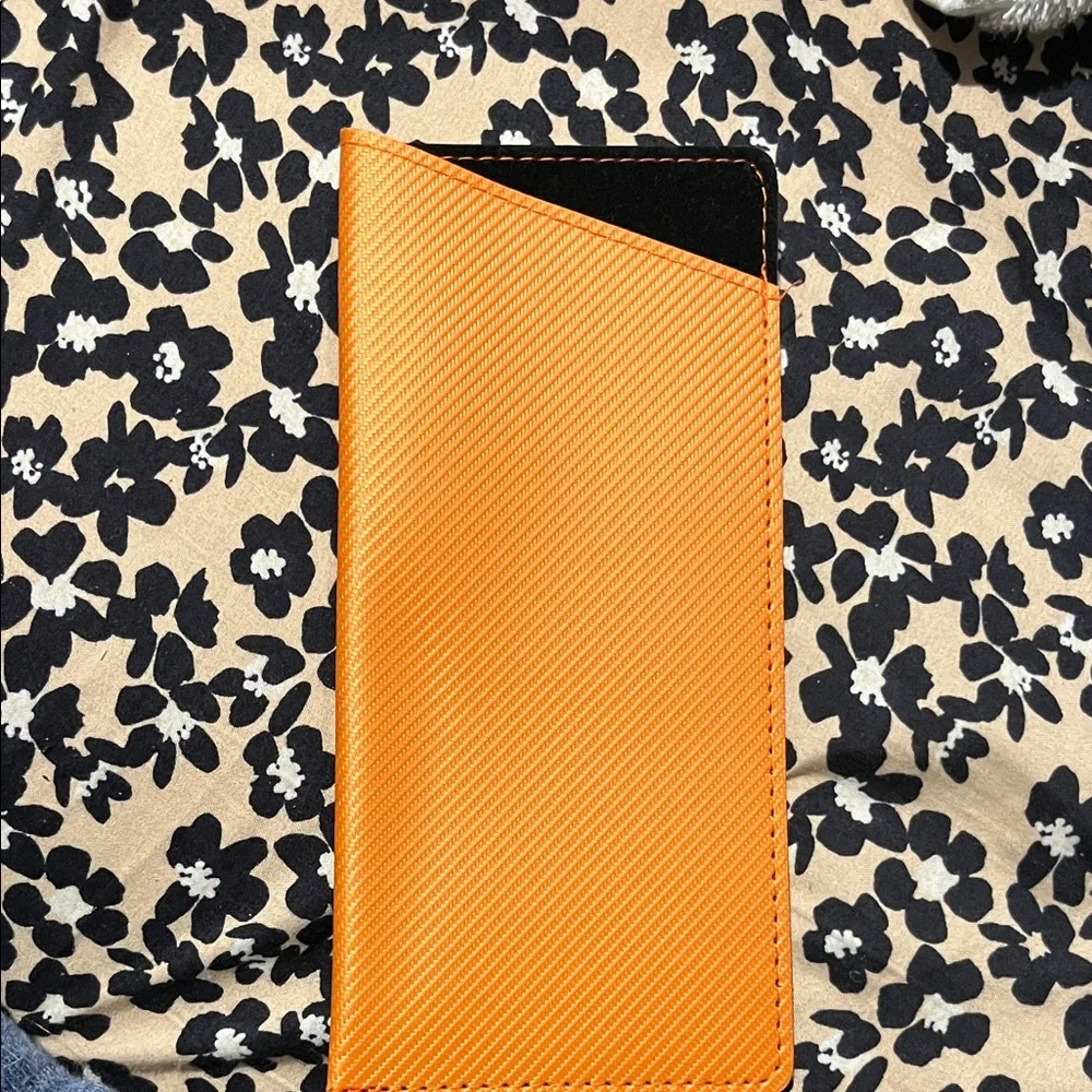 5 for 25! Orange and Black glasses bag🍎